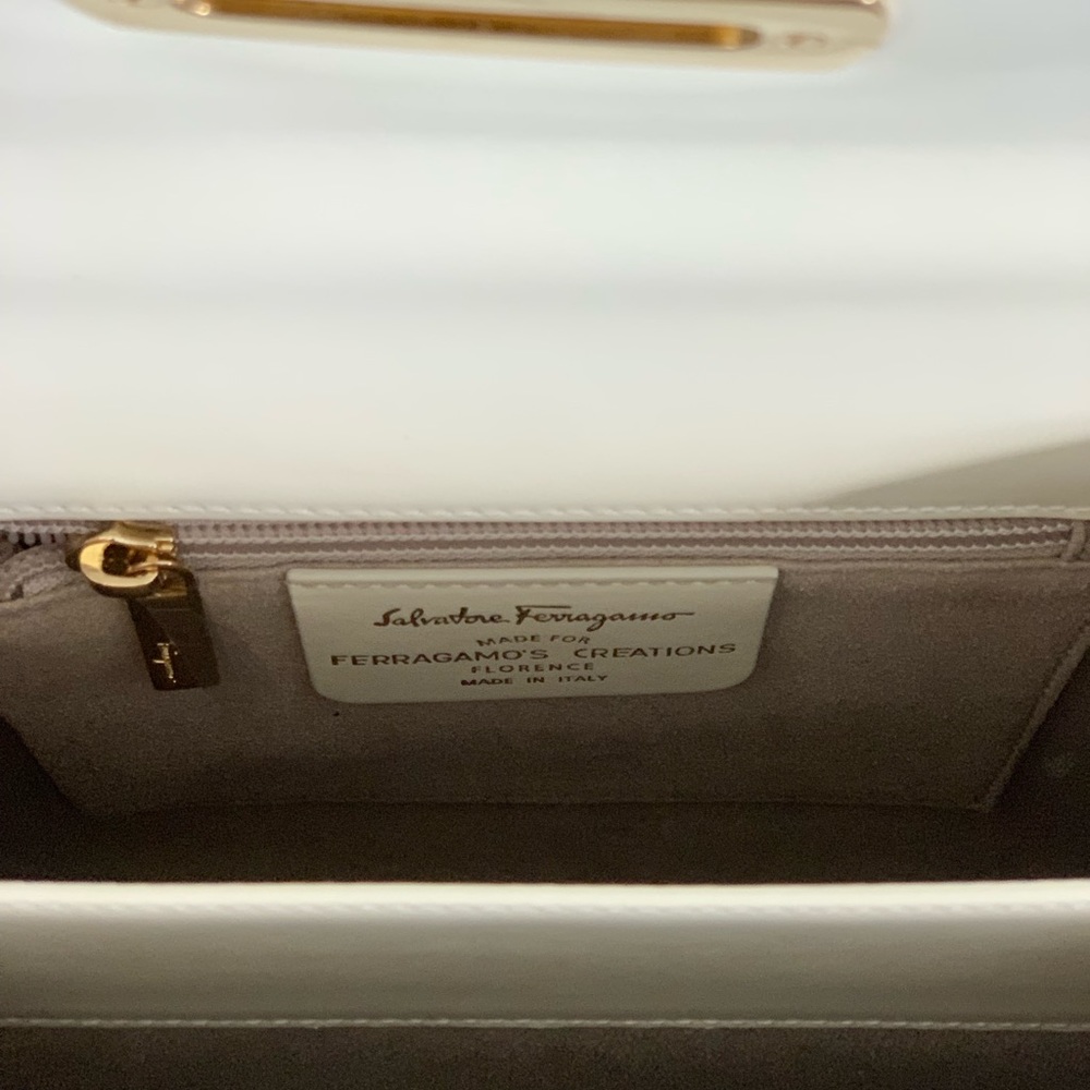 ♦️SOLD♦️Ferragamo Lady Gancini Kelly Bag -Magnolia - Picture 7 of 10
